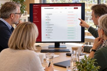 Ryhmä tarkastelemassa REAL tietoja